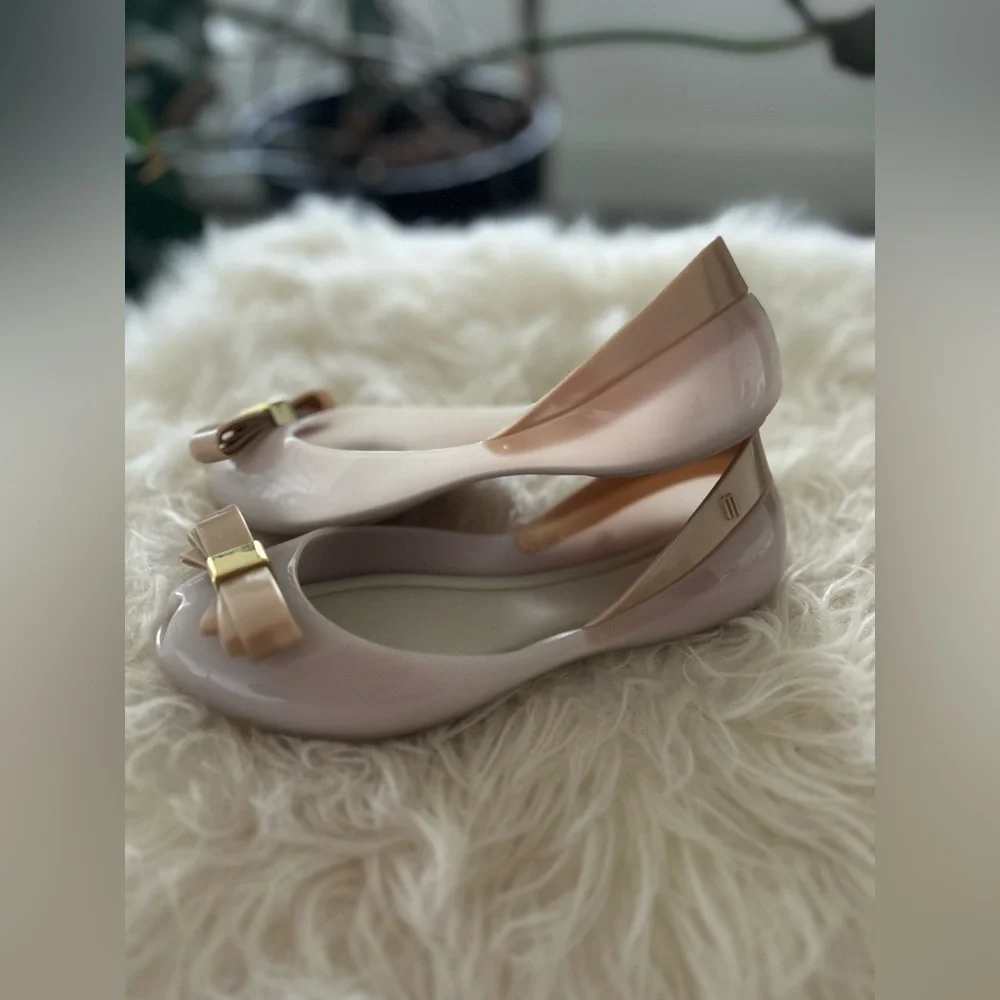 Girls dress shoes from Melissa size 3 tan and gold